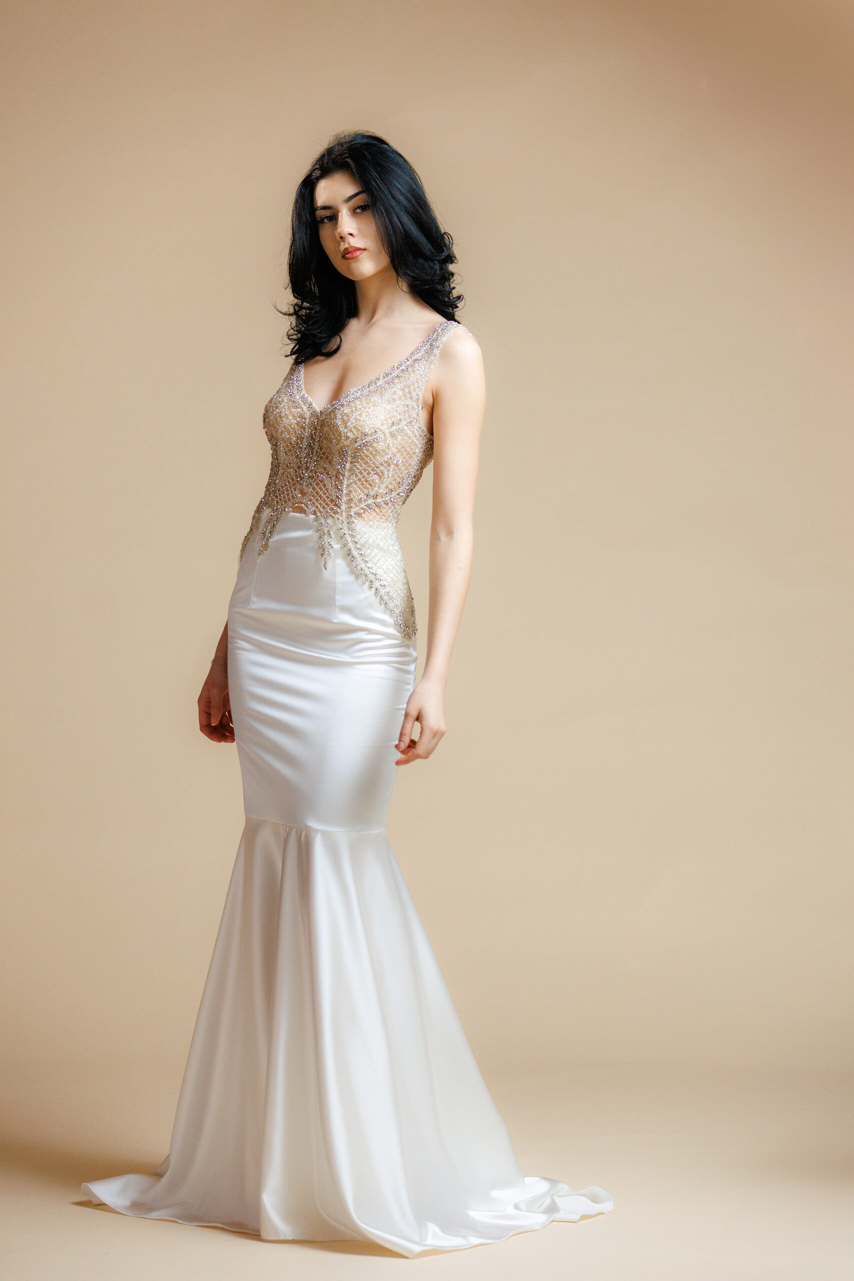 Rochie de mireasă tip sirenă din tafta elastică cu bust couture din mărgele și cristale Swarovski