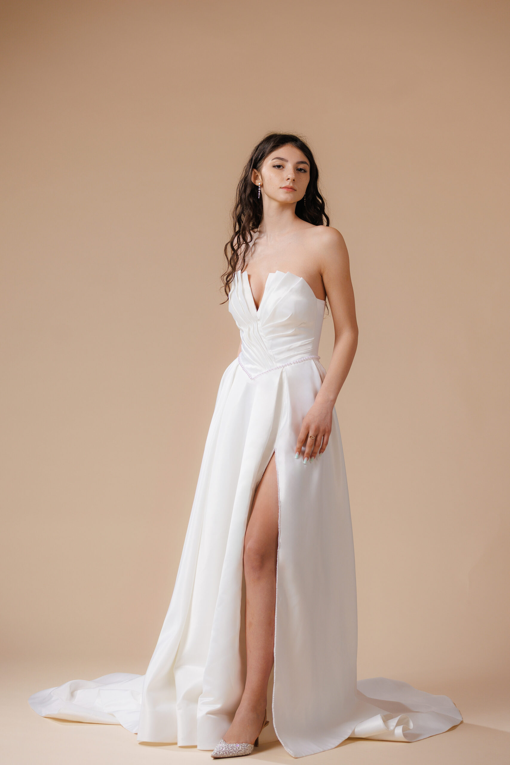 Rochie de mireasă din tafta – siluetă monumentală și rafinament absolut