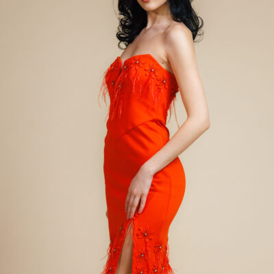 Petale de Foc – Rochie de seară cu aplicații florale realizate manual